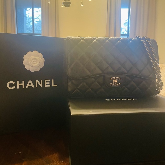 Caviar Jumbo Single Flap with Silver hardware - Picture 1 of 9